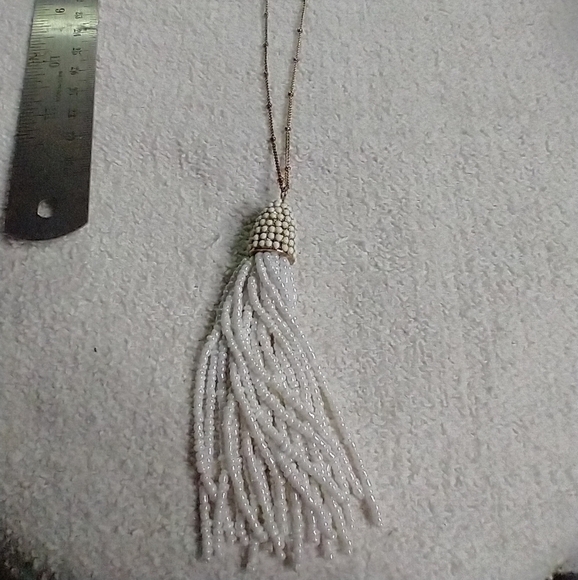 Very long goldtone chain white beaded dangle pendant necklace - Picture 1 of 8